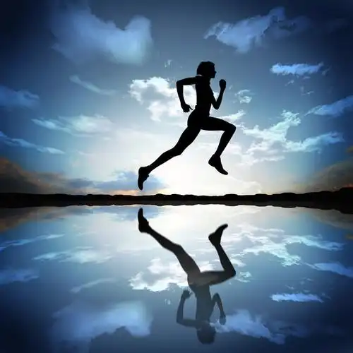 人 奔跑高清摄影图片下载-人 奔跑正版摄影图-千图高清图库