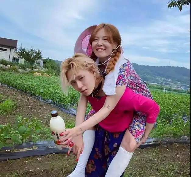 泫雅为金晓钟宣传新歌,男方却不领情,坚称单身没复合