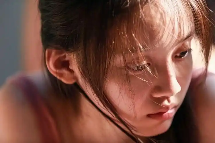 二,多名女艺人被潜规则据知情人士爆料称,此次韩国演艺圈悲惨事件流出