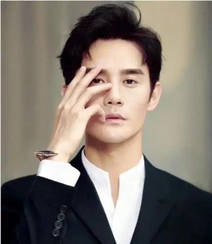 男明星的手可以有多好看,手控福利大放送,一个比一个绝!