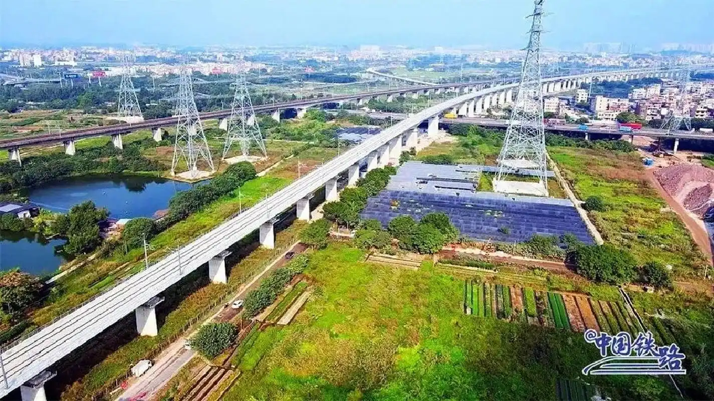 广州铁路枢纽--广州白云站 广州白云站是广州铁路枢纽"五主四辅"中的