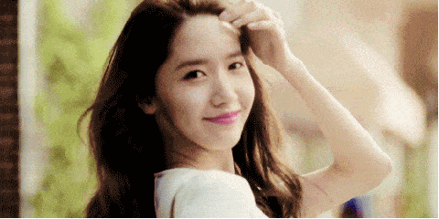 美女气质漂亮微笑gif动图_动态图_表情包下载_soogif