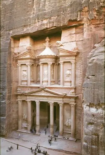 com/gallery/photos/11405895/treasury-at-petra-treasury
