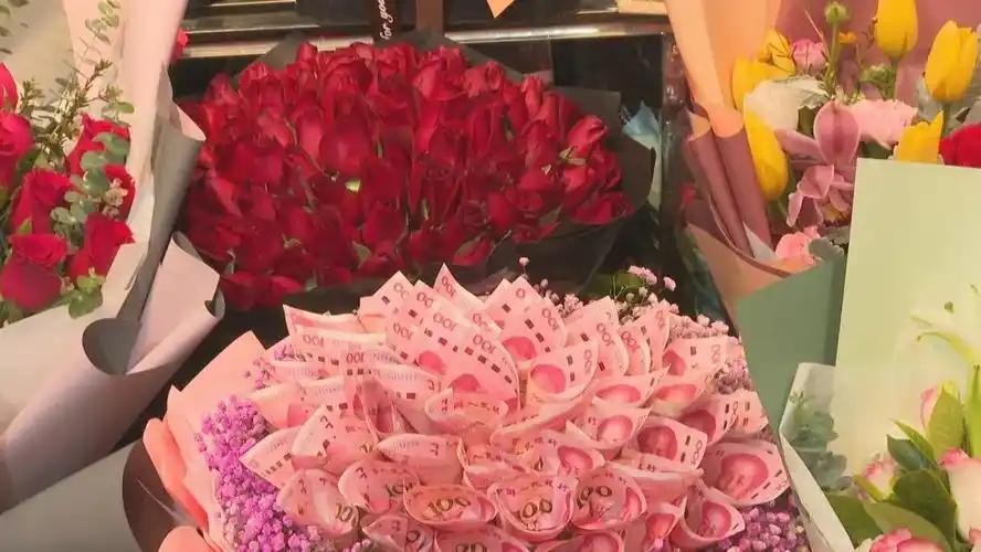 而店主们也动了不少脑筋,引入不少特色花卉与玫瑰搭配.