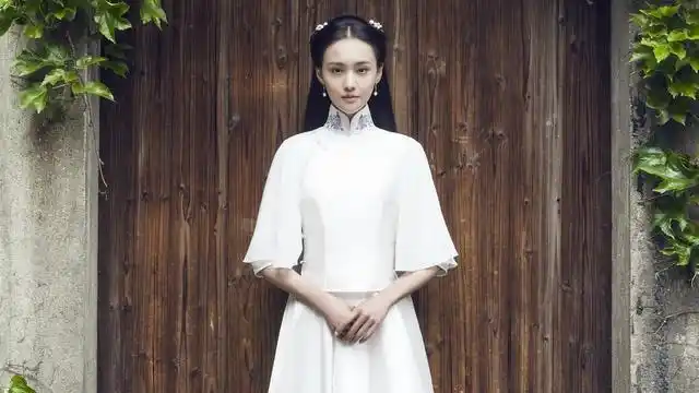 《抓住彩虹的男人》郑爽民国装剧照,时装古装造型都好看!