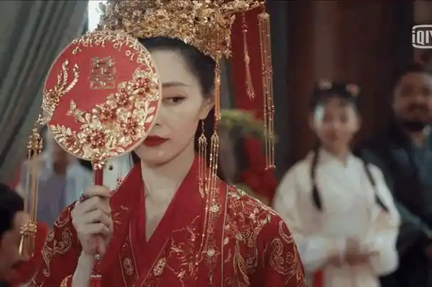 在古装剧中,导演和编剧们经常描绘男女主大婚的场景.