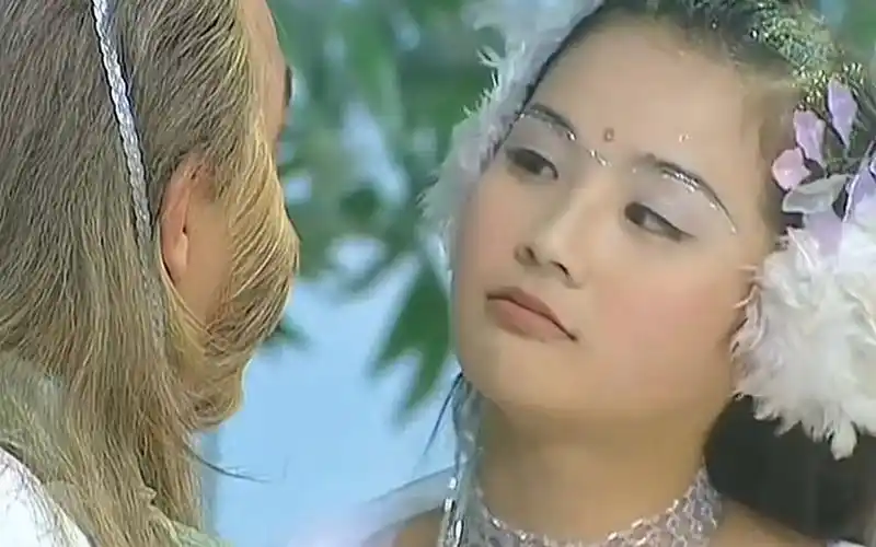 孙悟空刚遇到紫兰仙子,就把她打成了一副熊猫眼