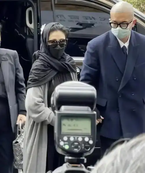 大s长白发被曝重病住院经纪人不忍发声回应真实状况曝光