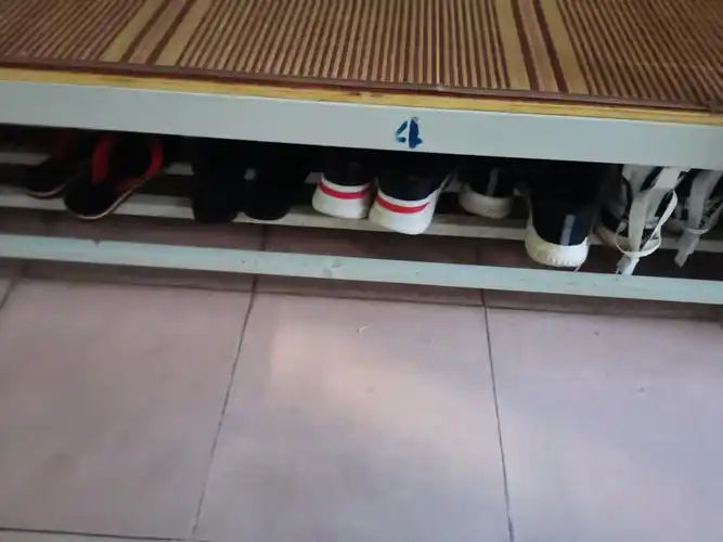 鞋子摆放不规范