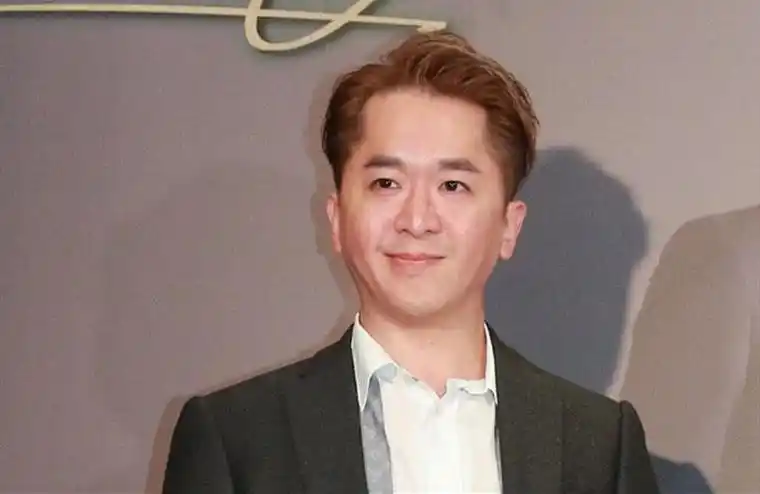 从演员到富豪,邓兆尊是真正的现代版韦小宝,享尽齐人之福