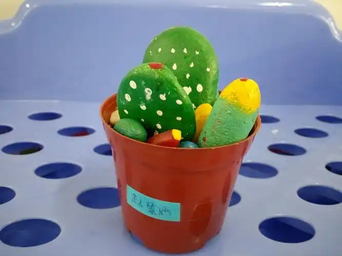 石头造型师——为小三班的小朋友和粑粑,麻麻点赞