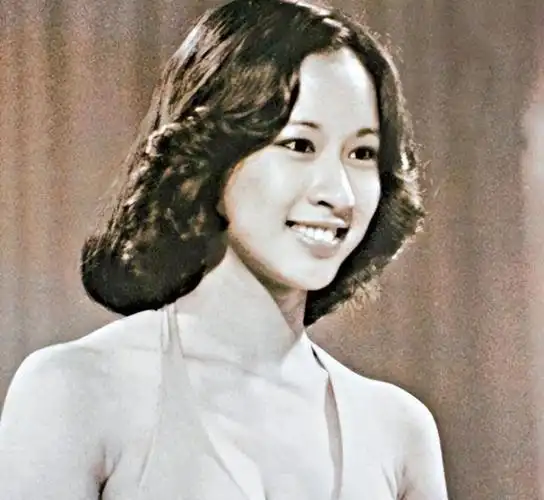 何晶洁嫁给罗康瑞30年却是为朱玲玲做嫁衣儿子替她报仇