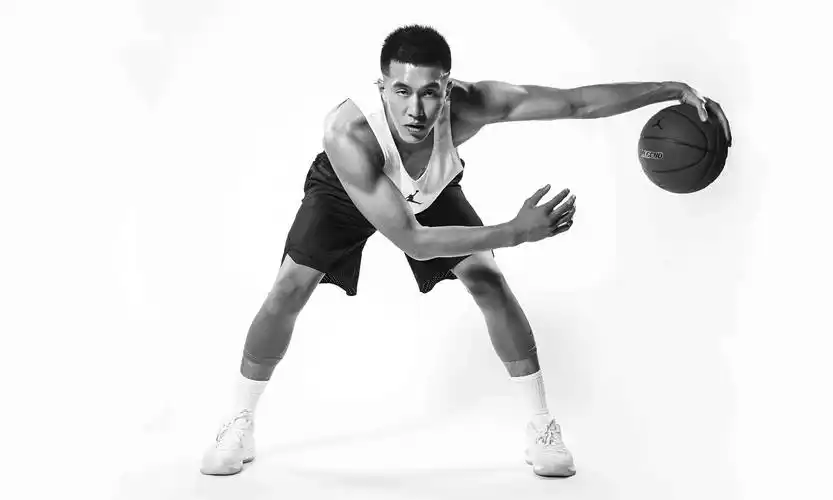 李易峰郭艾伦因"灵魂小拇指"结缘,李易峰男朋友又是什么梗?_网易订阅