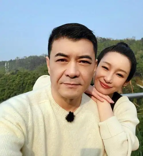 回顾"军人专业户"王新军:与唐静离婚后,二婚娶秦海璐再获幸福