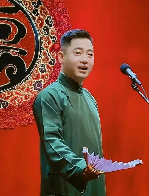 膨胀了孔云龙质问郭德纲买票没郭德纲接梗对不起这就去