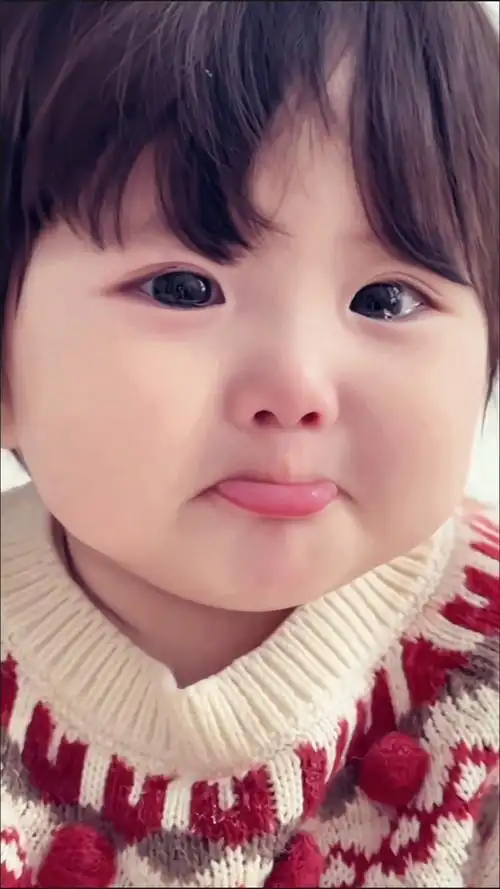 小嘴一撅委屈的哭了