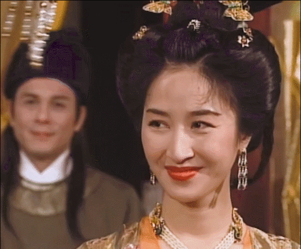 有一种美人叫关咏荷,单看在香港排不上号,和别人同框却没输过