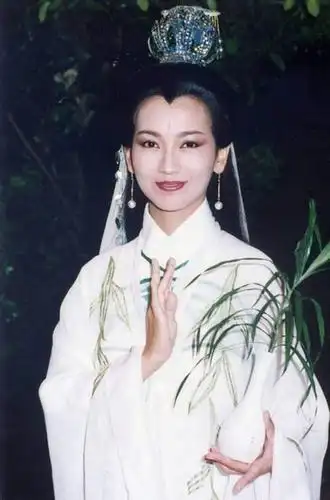 赵雅芝扮演的观音看起来慈眉善目,仙气飘飘