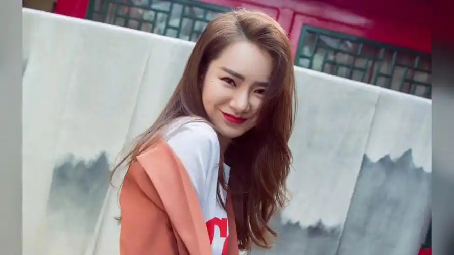 戚薇笑起来很好看