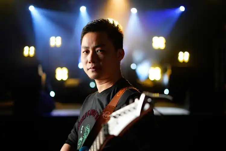 吉他天空翻唱《可可托海的牧羊人》,歌声沧桑深情,听的催人泪下