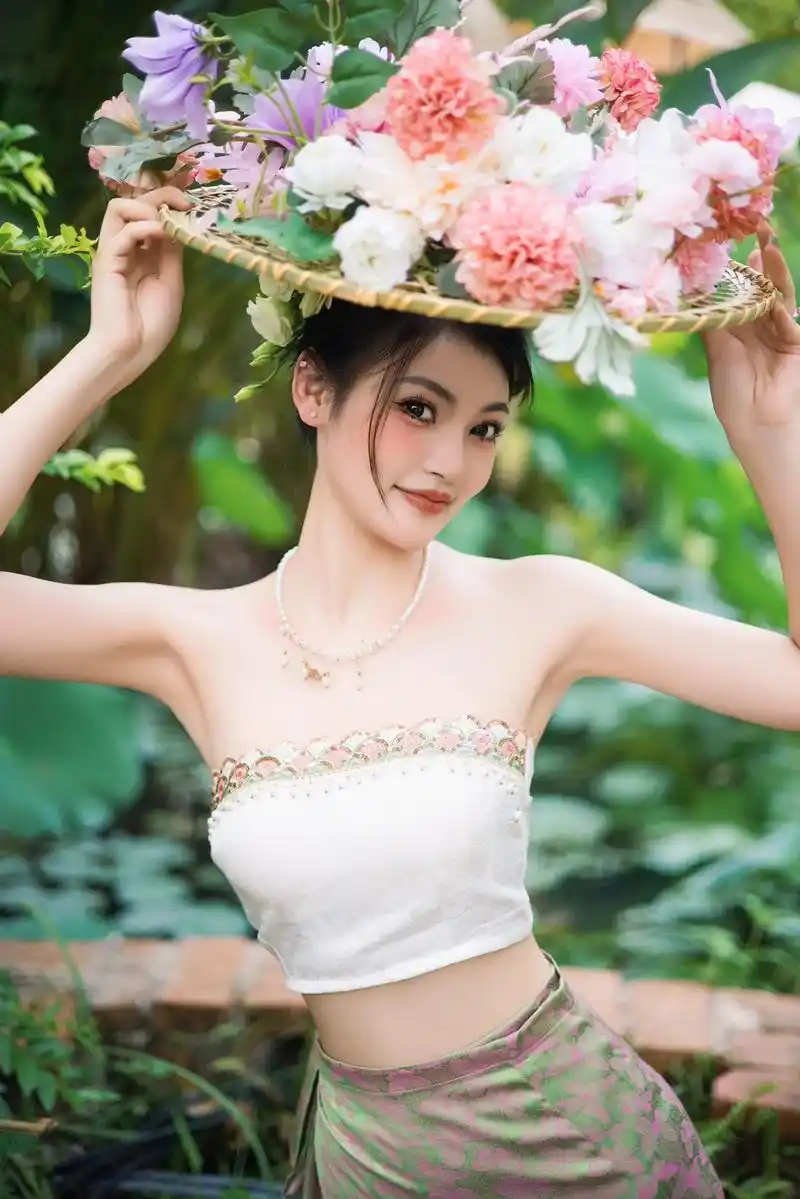 西双版纳写真|傣家少女.清新可人,甜美可爱 粉粉嫩嫩的傣族姑 - 抖音