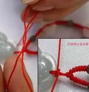 吊坠打结法大全图解然后将两根绳子从上一步留下