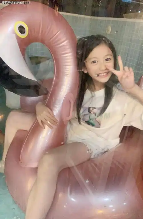 其实在生活中的裴佳欣感觉更漂亮可爱呢,随便像平常