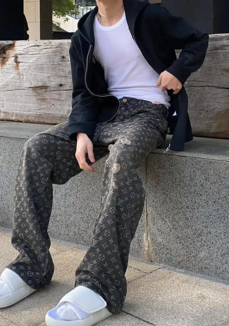 lv刺绣破洞牛仔裤.#图文伙伴计划 #男生穿搭 #小管家爱穿 - 抖音