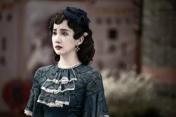 此前就凭借在《民国奇探》中饰演造型惊艳的国民初恋邹静,被一众网友