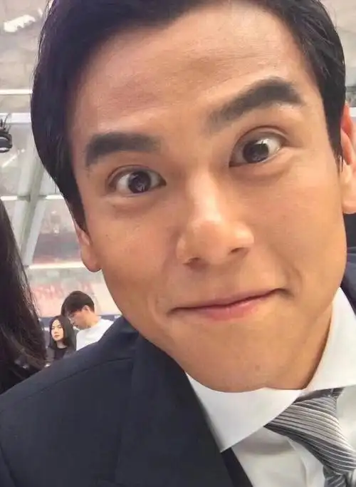 中秋到彭于晏同学搞怪表情送给你