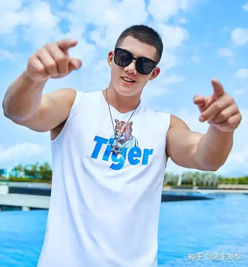 男生有这2种脸型特征,很适合剪"寸头"发型,阳光又帅气 - 知乎