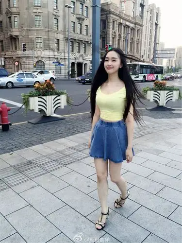 性感mm糖糖吉祥诱人性感街拍