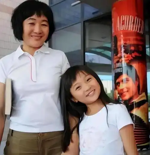 林妙可,丰胸门,陪酒门,炫富门,为啥人们总跟这个小女孩过不去|童星