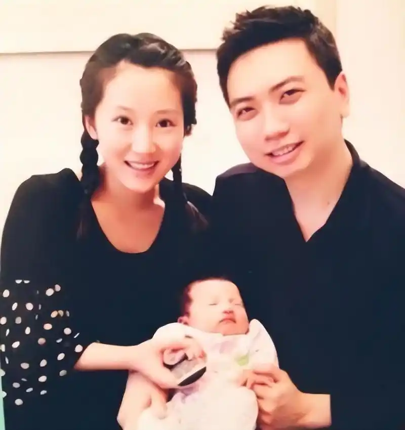 李念现任老公曝光,不仅是哈弗学霸还是顶级富豪,穿西装太有魅力