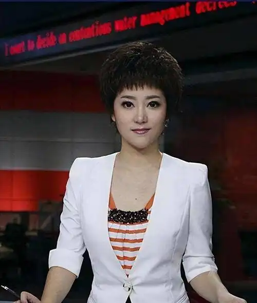 东方卫视优秀主播李涵,出生年月曝光,原来一直都这么优秀