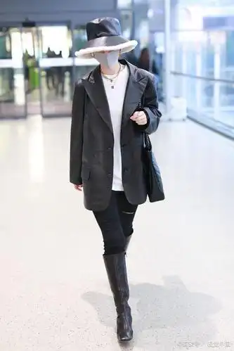 霍思燕厚长筒靴造型太臃肿!这才是长筒靴的正确打开方式