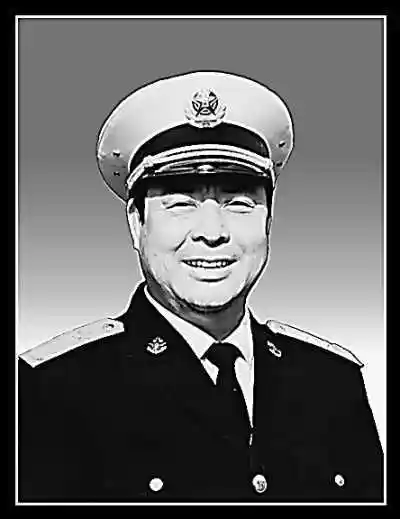 南京军区原副司令员兼海军东海舰队原司令员曲振侔同志,因病医治