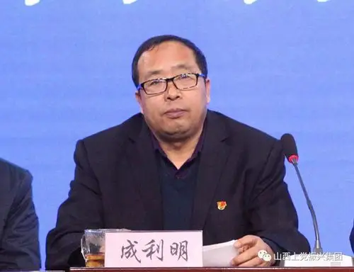 县旅游中心主任牛忠强答记者问