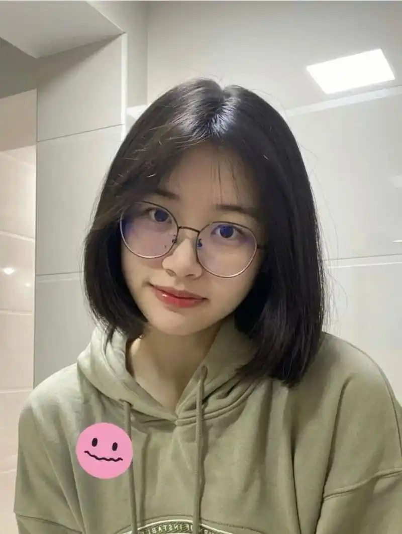完了 短发剪完居然让闺蜜认为是小学生 这款发型很减龄感觉清新自然又