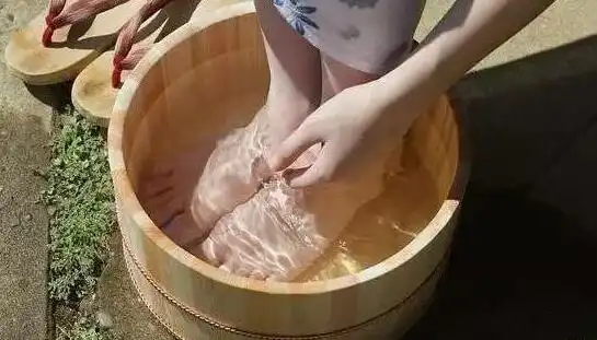 传岐弘医堂:足底筋膜炎,这四个自我康复步骤 ,在家就能做