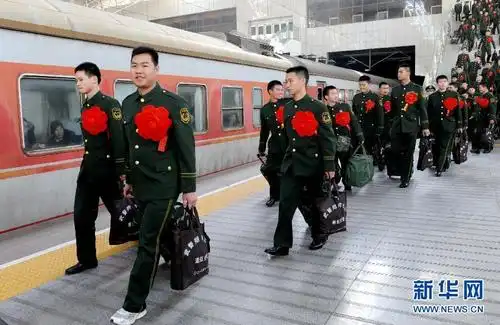 各地老兵光荣退伍返乡 含泪惜别战友[组图]_图片中国_中国网