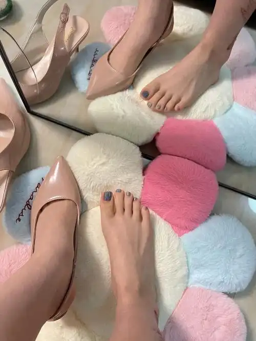 脚美甲对镜拍