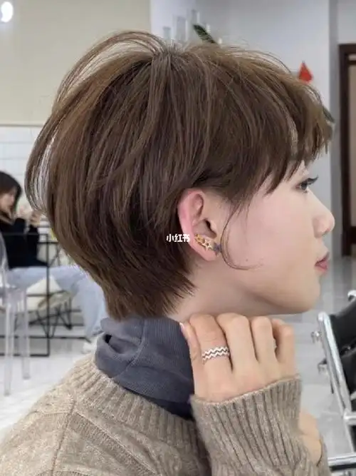 减龄蓬松的短发发型推荐适合圆脸方脸短发