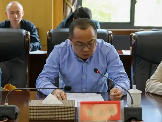 新进博士教师崔凌秋,马宗源,肖立华,吴文兵,郑锂,颜军分别根据自身