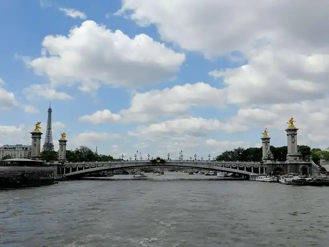 塞纳河畔的美景