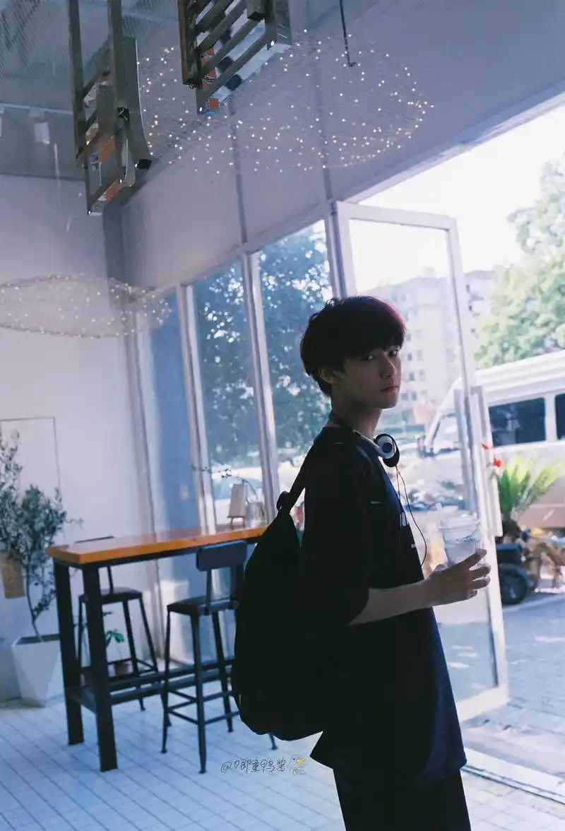 晚上好#日系 #少年感 #胶片 #摄影 #男生写真 - 抖音