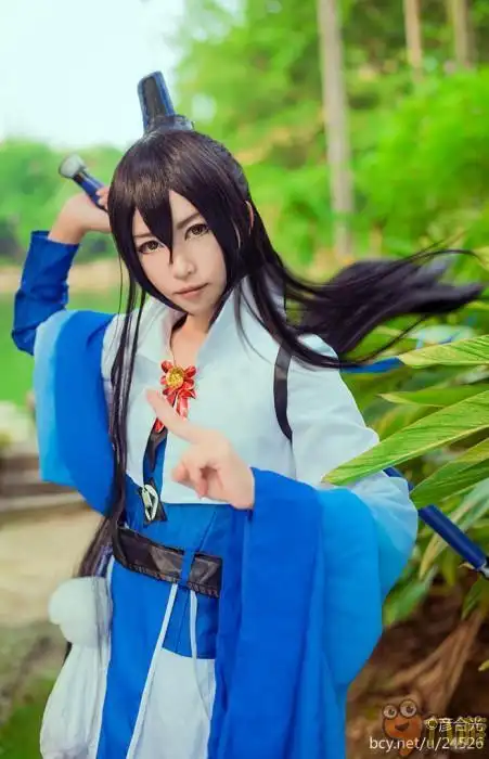 【cos福利】国产爆笑漫 脑子有坑的大师兄东方纤云