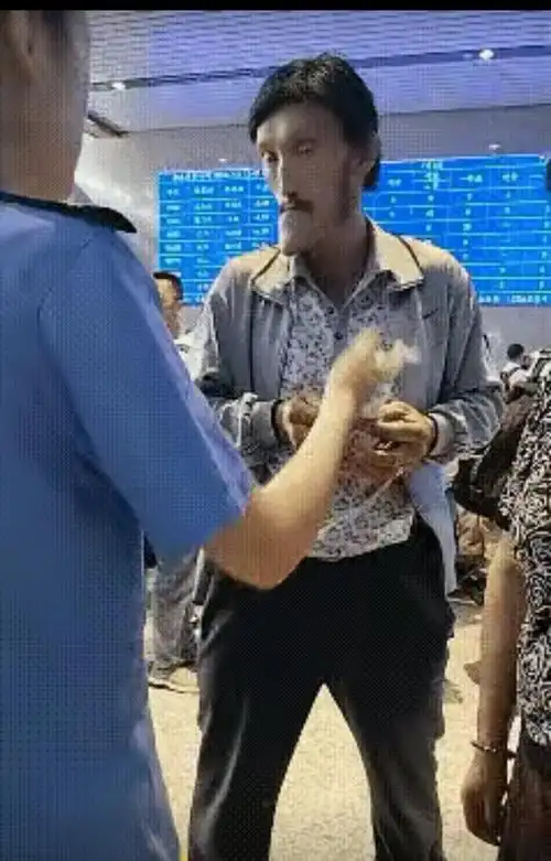 鞋拔子脸,固执,劳碌,磨难重重,韧性强,参考著名的鞋拔子脸朱元璋