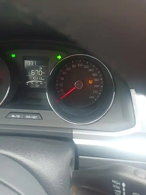 一汽大众宝来胎压监测灯异常亮4s店无力维修