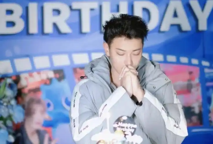 今年的风很大 吹来了小少爷29岁生日.#黄子韬0502生日快乐